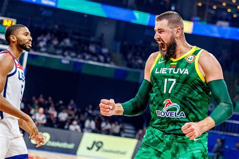 Jonas Valančiūnas Lietuvos rinktinės aprangoje