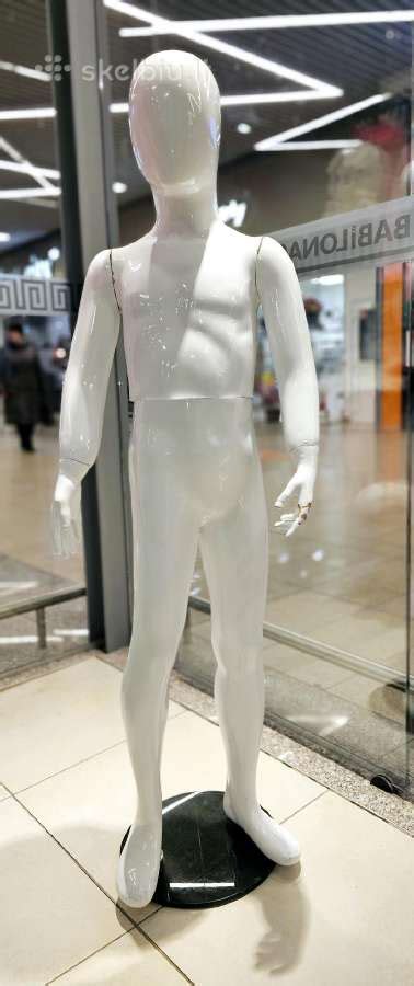 Vaikiški manekenai skirtingais tipais