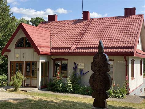 Dusetų amatų centro lankytojai ir eksponatai
