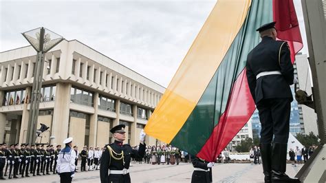 Lietuvos vėliavos pakėlimas