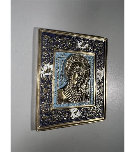 Motina su kūdikiu mėgaujasi vaisių kokteiliais