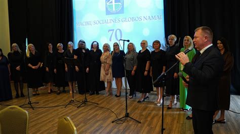 Socialinės globos namų gyventojai dalyvauja teatro užsiėmime