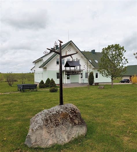 Verbūnų senelių globos namų pastatas ir aplinka