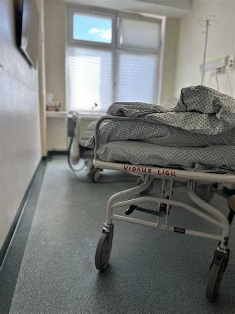 Ligoninės palata su ką tik gimusiu kūdikiu