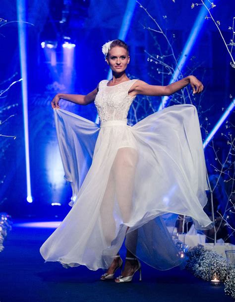 Viktorija Jakučinskaitė ir jos vestuvinės suknelės pristatymas