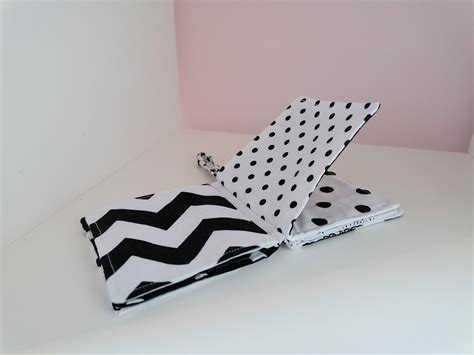 juodai balta knygutė kūdikiui