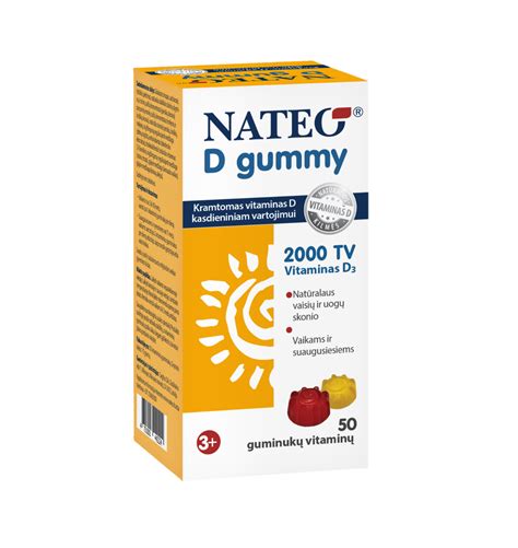 Kūdikis, žaidžiantis saulėje, gaunantis natūralų vitaminą D