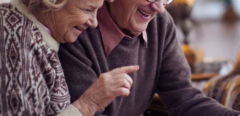 seneliai slaugantys anūkus