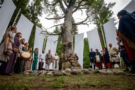 Modernios Romuvos bendruomenės apeigos