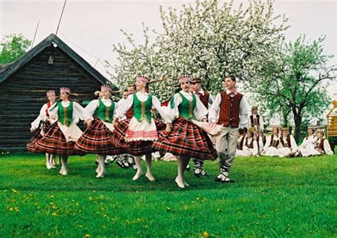 Tradiciniai lietuvių šokiai