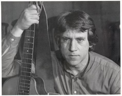 Vladimiras Vysockis su gitara