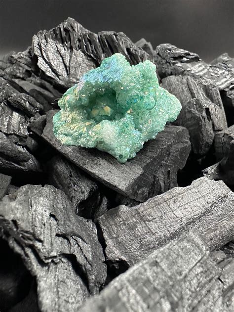 natūralus alūno kristalas