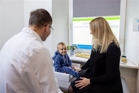 Ortopedo konsultacija dėl kūdikių vaikštynių