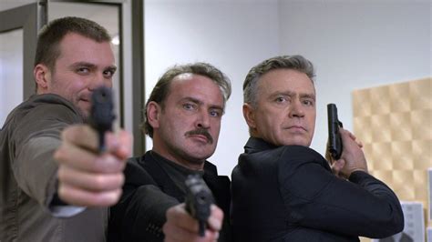 kadras iš komedinio serialo Auklė