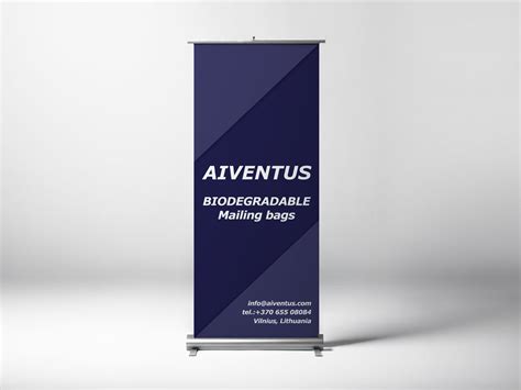 vaikiškų kostiumų stendai parduotuvėje