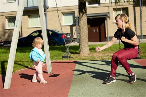 Verslininkė su kūdikiu: individuali veikla ir motinystė