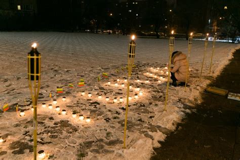 Žvakės languose Sausio 13-osios rytą