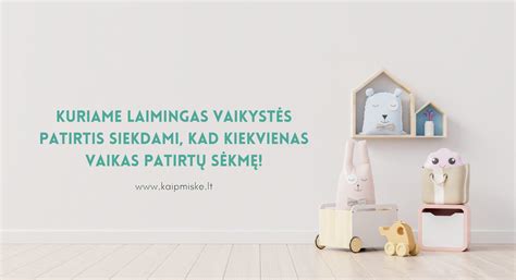 vaikas 2-3 metų rūšiuoja smulkius daiktus