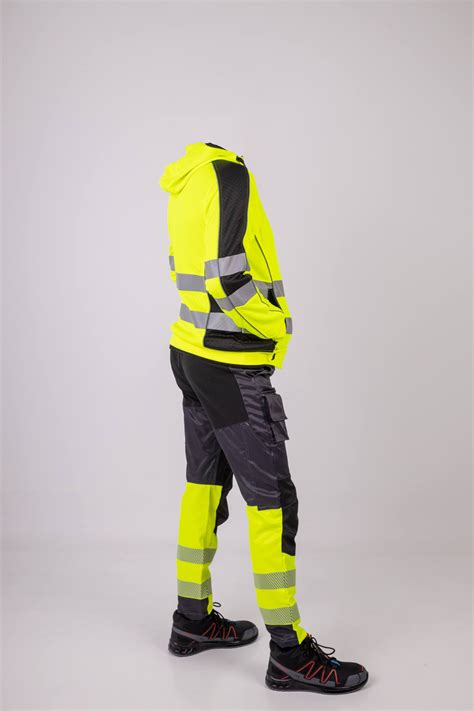 Kuprinės su atšvaitais ir ryškiomis detalėmis saugumui užtikrinti