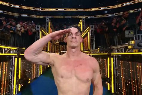 WWE imtynių ringas su ryškiu apšvietimu