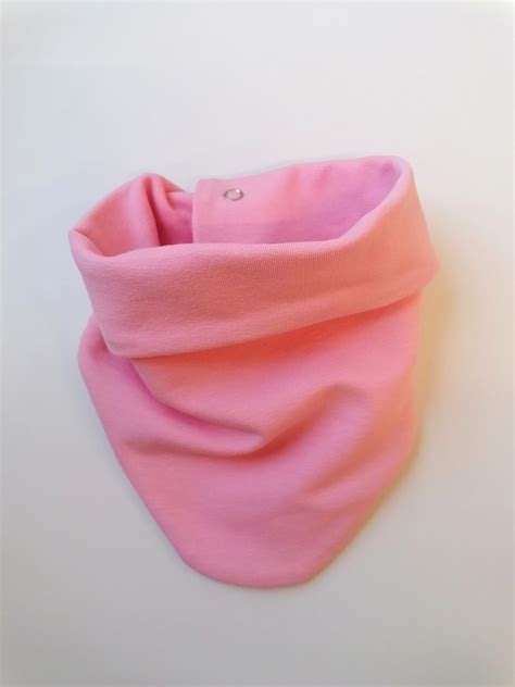 Kūdikių kaklaskarė ir mova