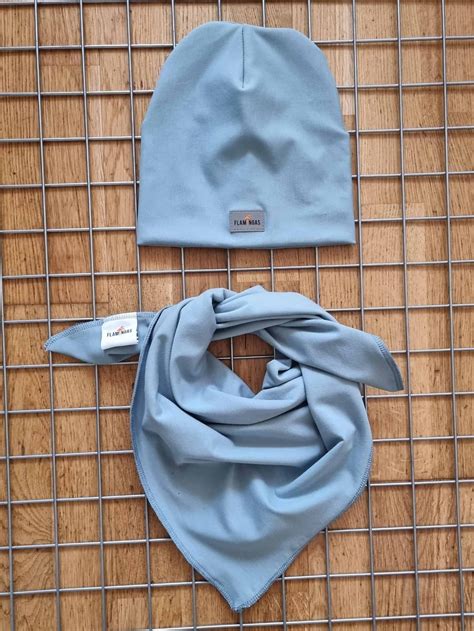 Kūdikių kepurės ir kaklaskarės komplektas