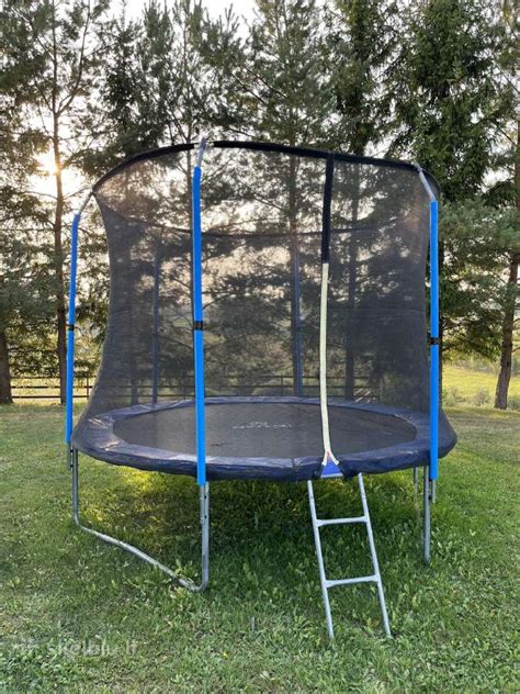 sodo batutas su apsauginiu tinklu