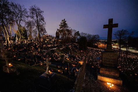 kapinės migloje kaip paslaptingas simbolis