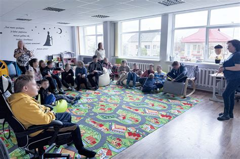 Nuotrauka, vaizduojanti vaikų veiklą dienos centre