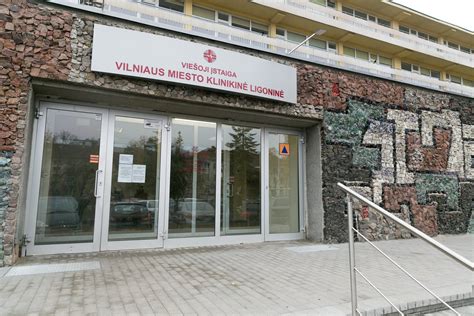 Antakalnio ligoninės fasadas su Naujagimių skyriaus ženklu