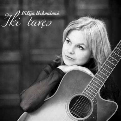 Vilija Urbonienė su smuikininke Oksana Sadauskiene koncerto metu