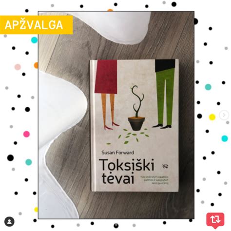 Tėvai renkasi atverčiamų langelių knygą vaikui