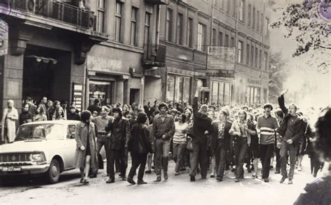 Antisovietinės manifestacijos dalyviai Kauno Laisvės alėjoje