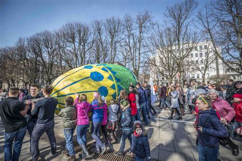 Studentai gamina milžinišką margutį