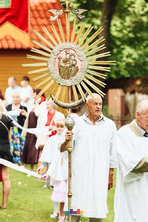 sakralumo simboliai ir šventosios erdvės vaizdavimas