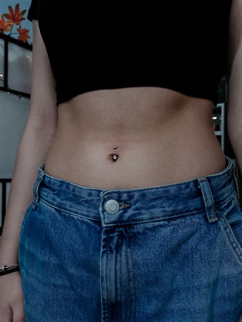 tatuiruotė ant pilvo