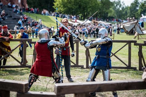 Riterių ginkluotė ir šarvai