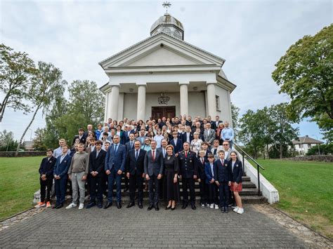 lyderystės ir istorinio konteksto palyginimas