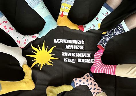 Skirtingos kojinės - Pasaulinės Dauno sindromo dienos simbolis
