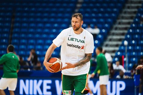 Donatas Motiejūnas žaidžiantis Europoje