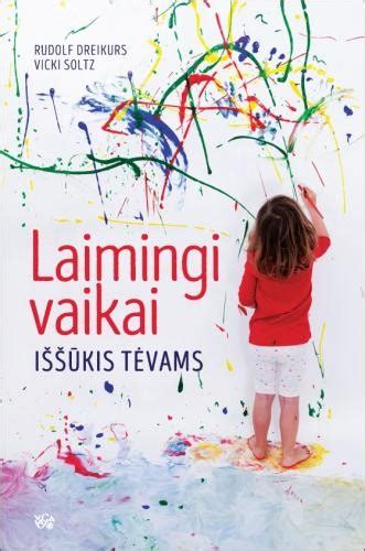 Laimingi vaikai chalatais po maudynių