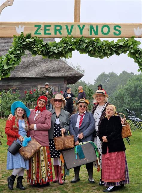 Zervynų kaimo motyvai Juozo Apučio kūryboje