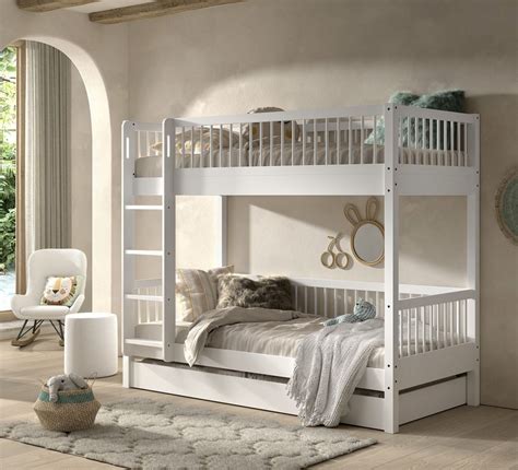 Dviaukštė lova su apsauga