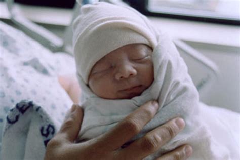 Naujagimis su lyties diferenciacijos pažeidimu