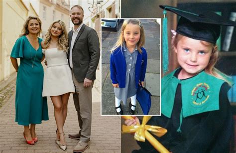 Beata Nicholson ir jos vyras Tomas Nicholsonas su vaikais