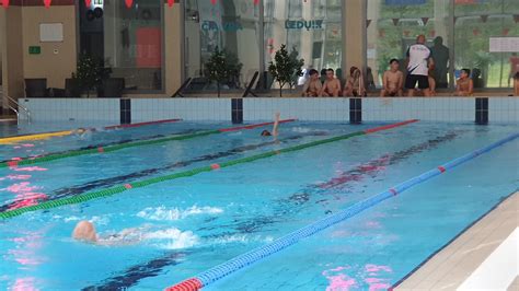 vaikų baseino treniruotė