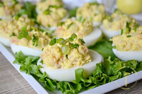 paruošti plakti kiaušiniai su priedais