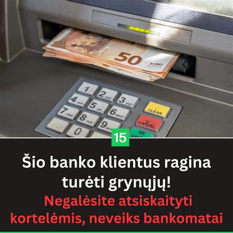 Banko darbuotojas konsultuoja klientus