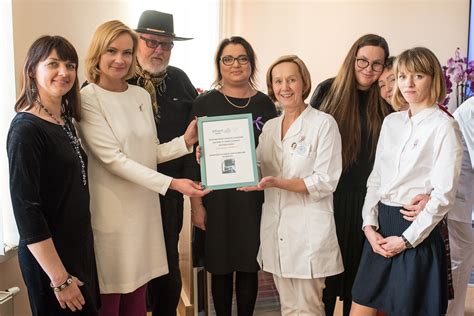 specialistų komanda dirbanti su vaiku terapijos metu