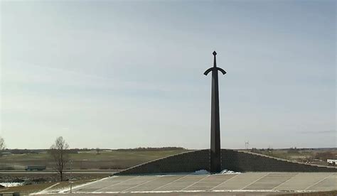 Kryžiai Kankinių kapinėse su partizanų pavardėmis